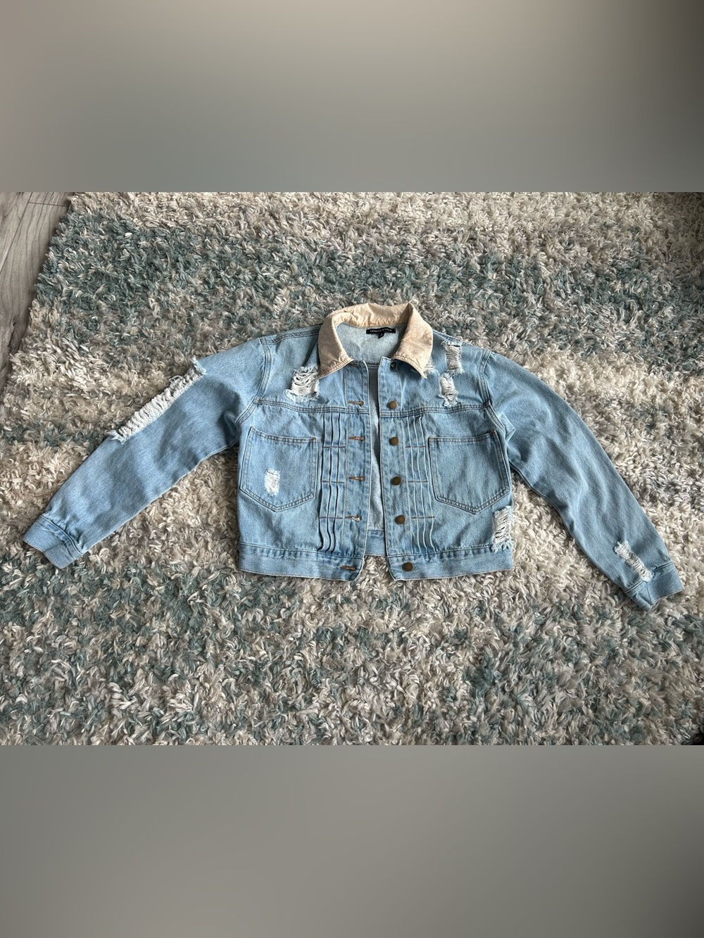 Kendall & Kylie Distressed Cropped light-Wash Jean Jacket
